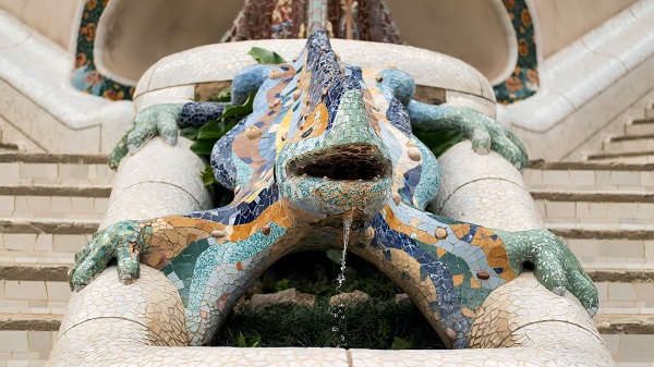 Escultura característica del Park Güell, El Drac
