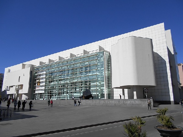 Museo de Arte Contemporáneo de Barcelona en Barrio El Raval