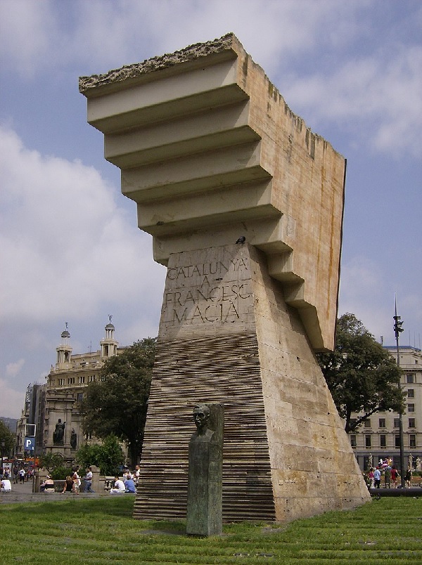 Monumento a Francesc Macià en Plaza de Catalunya